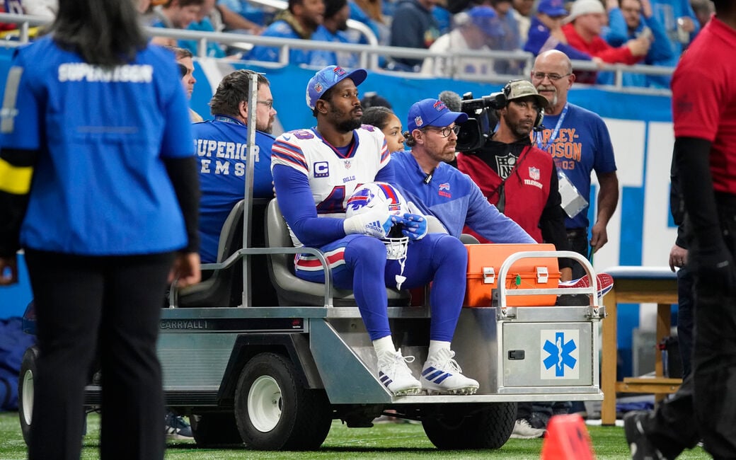 Bills players pay tribute to injured Von Miller with T-shirts