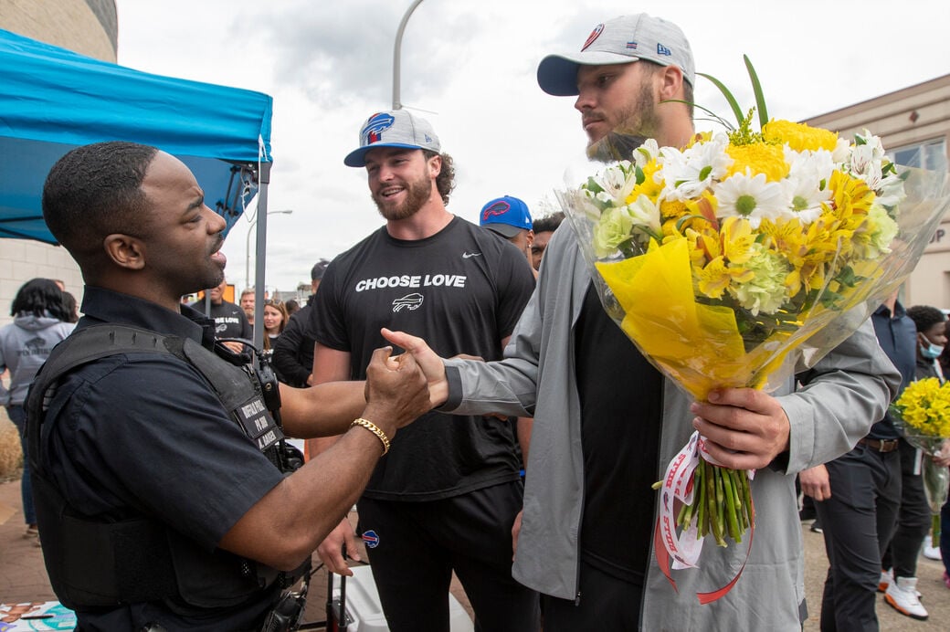 'Choose Love' shirts from Buffalo Bills, Sabres and Bandits raise $1