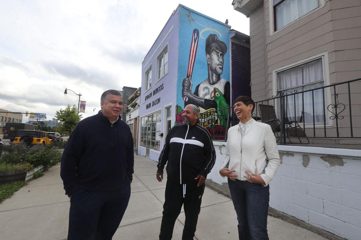 Roberto Clemente mural Hickey