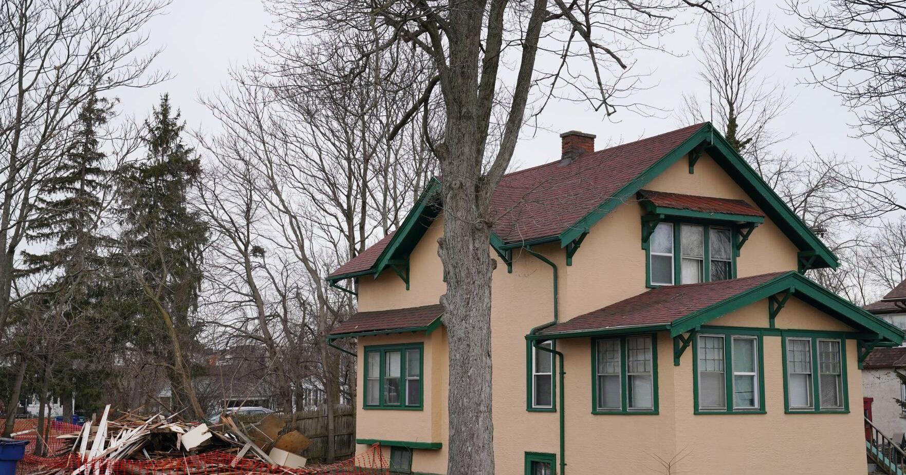 Amherst neighbors win landmark fight over owner's objections - Vimarsana News