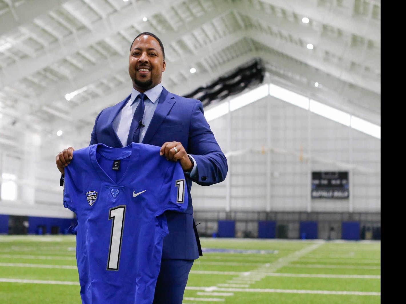 Maurice Linguist signs 4 1/2-year contract at UB, will be paid $675,000  annually