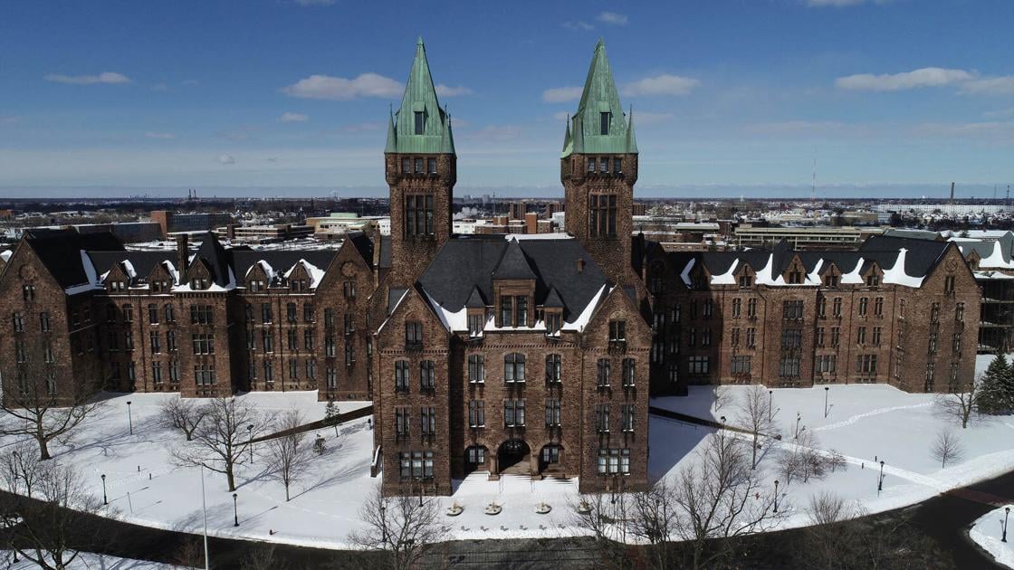 Hotel Henry received a $ 666,000 PPP loan. Couples say it won’t refund their wedding deposits.
