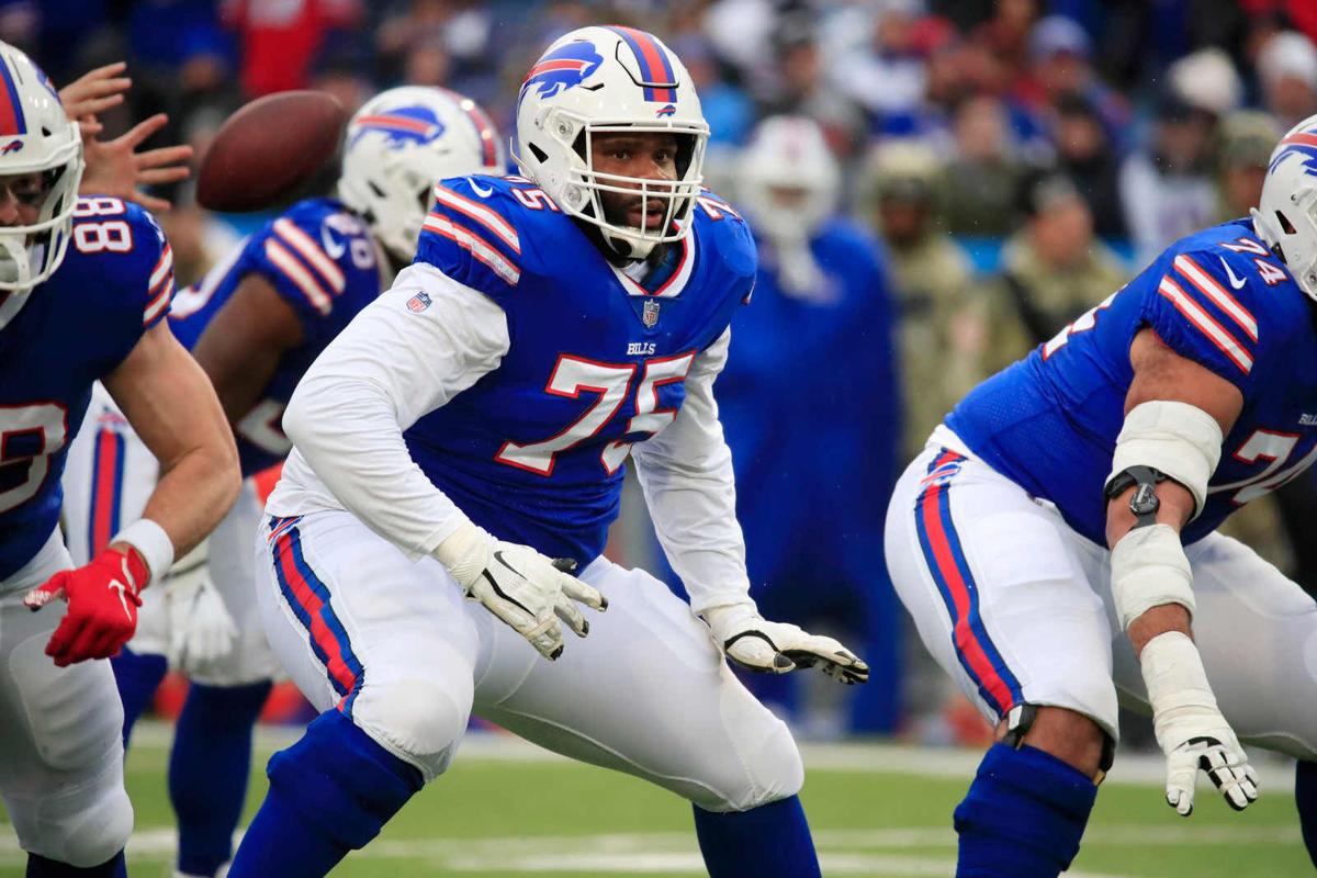 Buffalo Bills offensive tackle Daryl Williams (75) plays against the  Tennessee Titans during an NFL football game on Monday, Oct. 18, 2021, in  Nashville, Tenn. (AP Photo/John Amis Stock Photo - Alamy