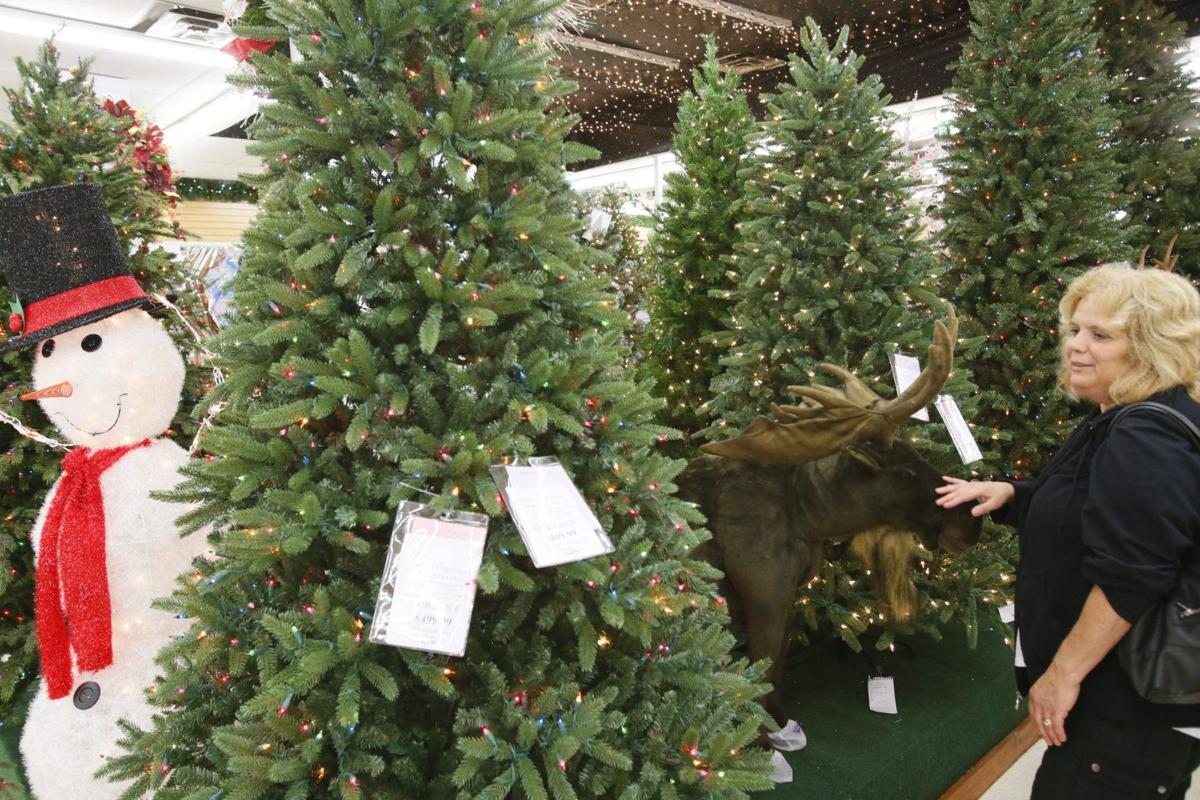 Dave's Outlet opens in the Village of Silver Creek