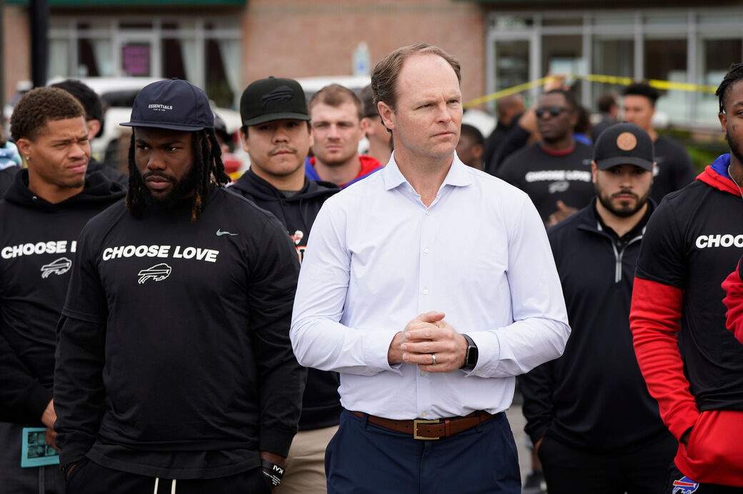 Buffalo Sabres, Buffalo Bandits Buffalo Bills Wearing Choose Love Shirt To  Jefferson Avenue To Serve Lunch To The Community - Hectee