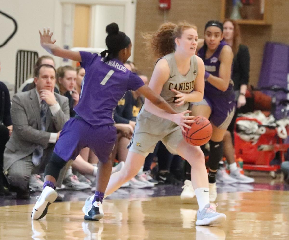 Women S Basketball Moore S 30 Points Lead Niagara To Rout Of