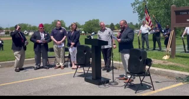 George Miller sings &lsquo;The Star-Spangled Banner&rsquo;