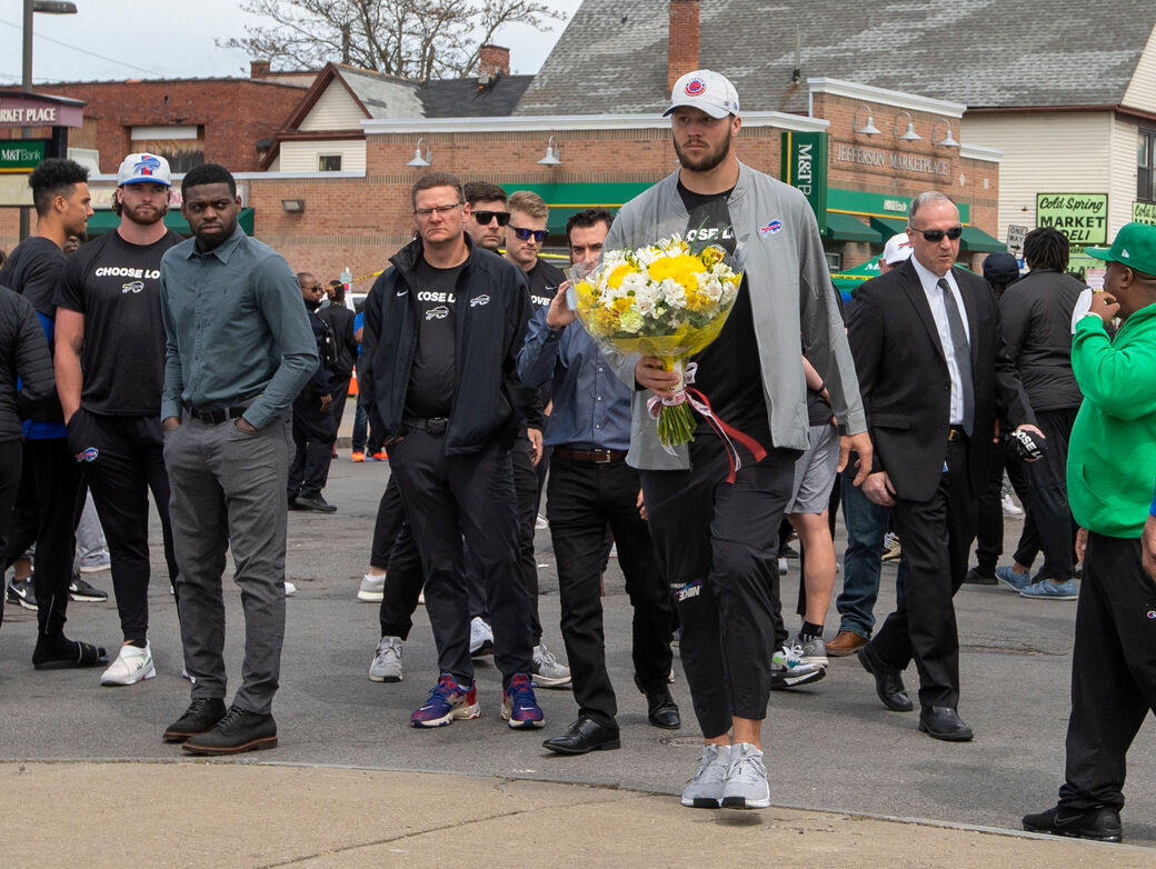 Buffalo Sabres, Buffalo Bandits Buffalo Bills Wearing Choose Love Shirt To  Jefferson Avenue To Serve Lunch To The Community - Hectee