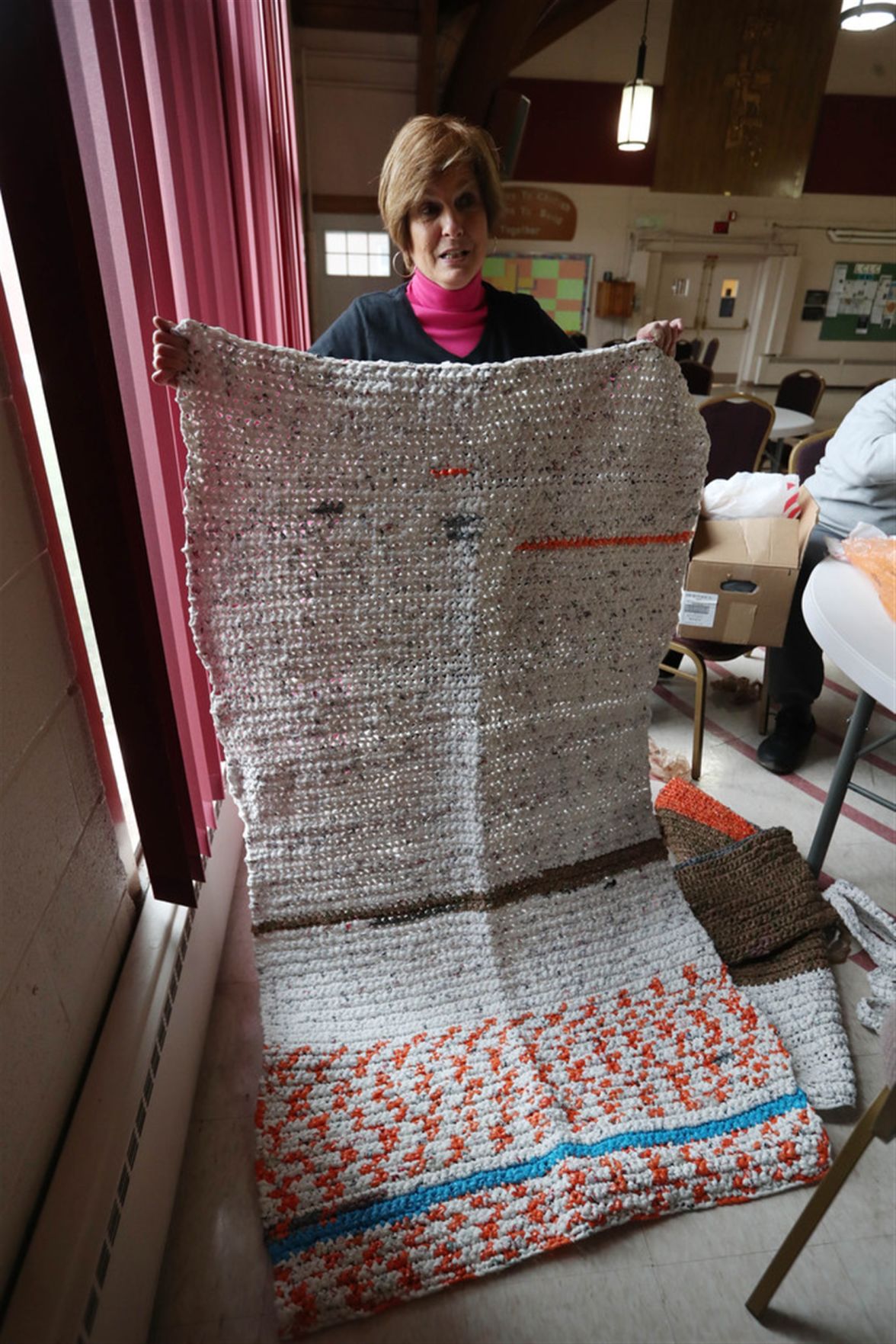 Recycling plastic bags into sleeping mats for the homeless Multimedia