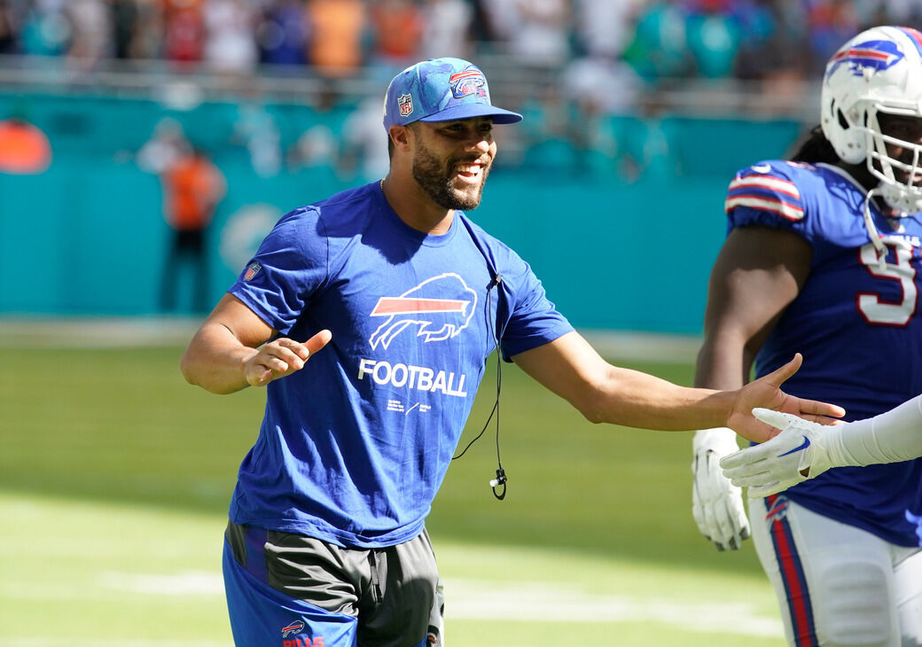 Gabe Davis celebrates a TD with Bills G Rodger Saffold - 2022 Buffalo Bills  - Bills Fans