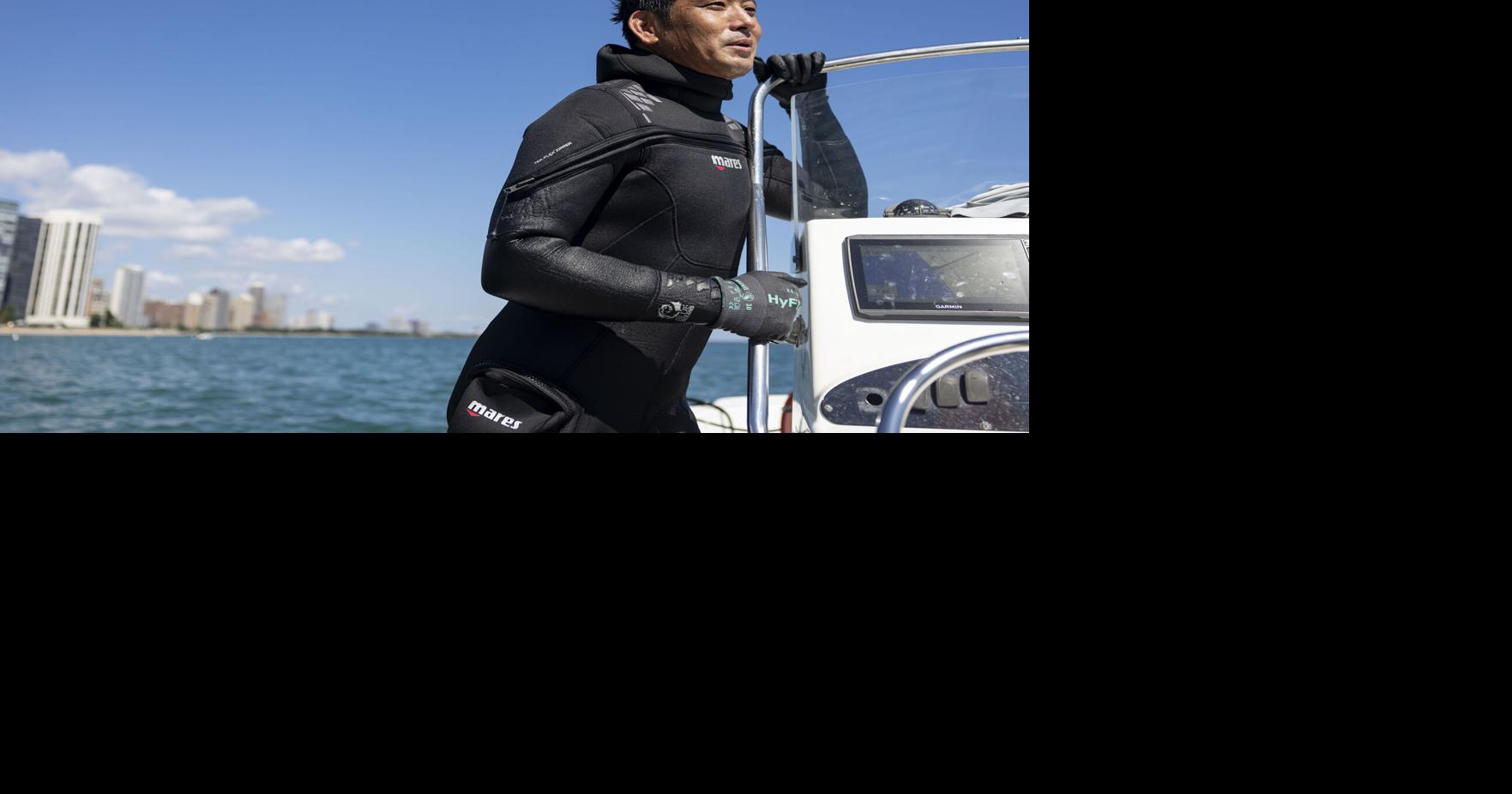 LIFE-CHICAGO-LAKEMICHIGAN-DIVER-FILEPIC-TB
