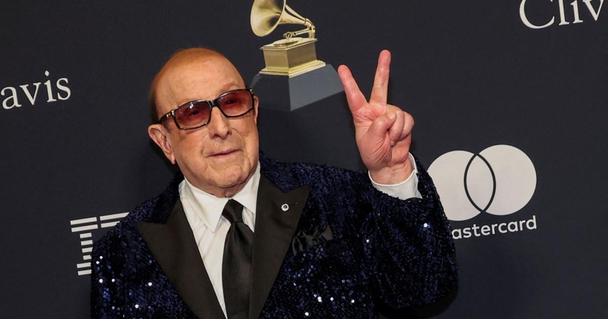 PEOPLE-CLIVE DAVIS/