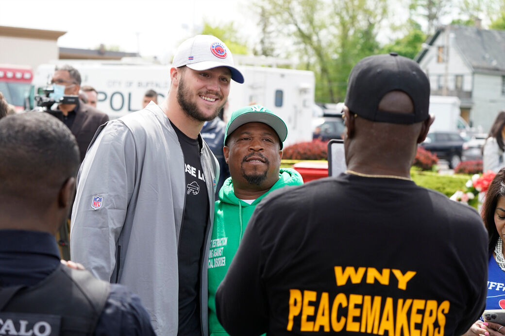 Members of Buffalo Bills, Bandits, Sabres visit site of mass