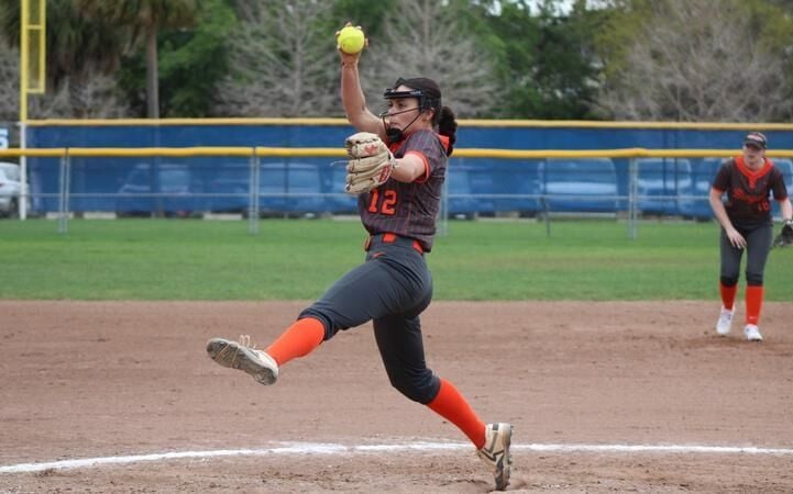 Softball Falls To Cortland In SUNYAC Championship