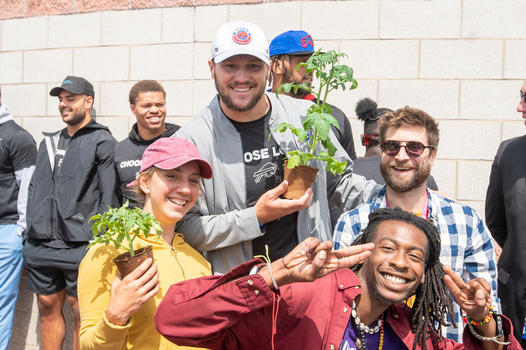 Buffalo Sabres, Buffalo Bandits Buffalo Bills Wearing Choose Love Shirt To  Jefferson Avenue To Serve Lunch To The Community - Hectee