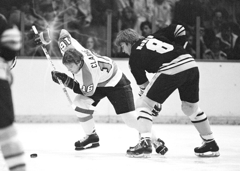 Bobby Clarke - Philadelphia Flyers  Philadelphia flyers, Flyers players,  Hockey hall of fame