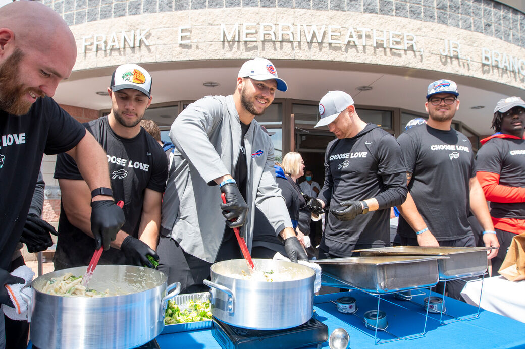 Buffalo Sabres, Buffalo Bandits Buffalo Bills Wearing Choose Love Shirt To  Jefferson Avenue To Serve Lunch To The Community - Hectee