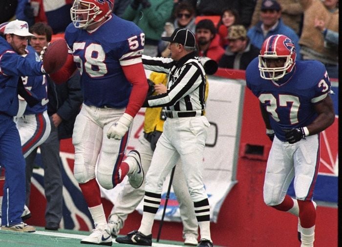 College football hall elects ex-Bills LB Conlan