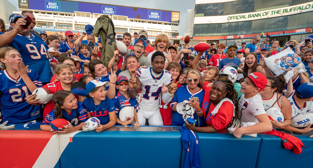 Best photos from the 2022 Return of the Blue & Red practice