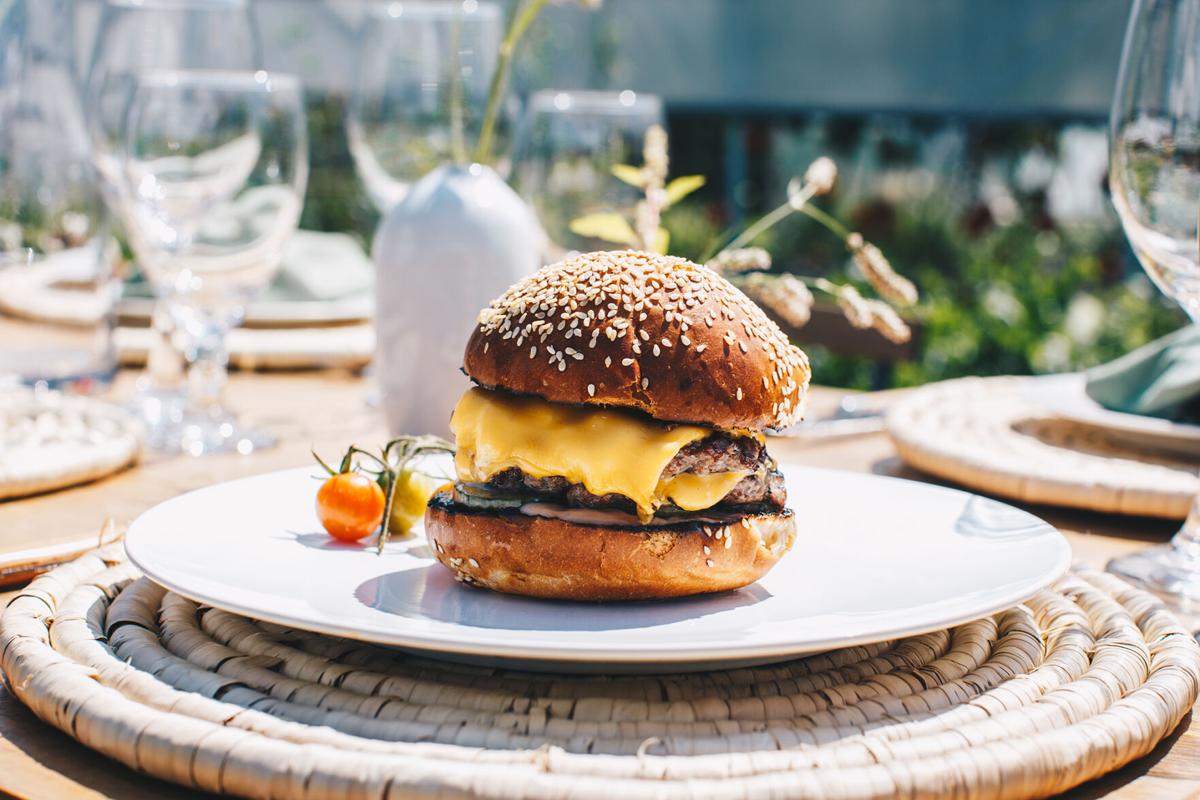 Dig-In-Buffalo-The-Grange-Burger.jpg