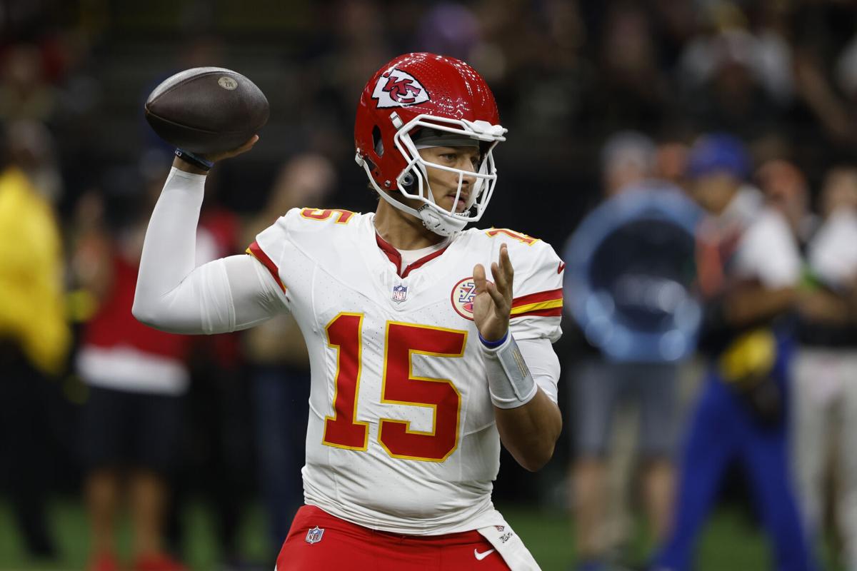 Chiefs win ugly against Jets after blowing early lead