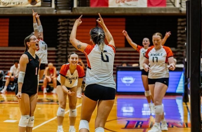 Women’s Volleyball Splits Final Day of ‘Gettysburg Invite’