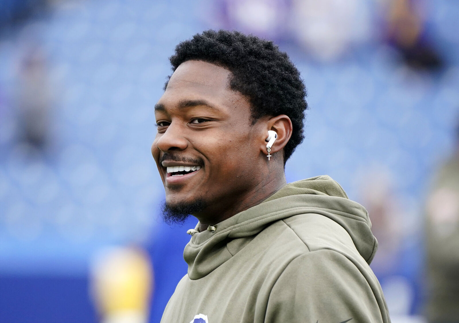 Fan With Sign About Having Catch With Bills' Stefon Diggs Gets His Wish ...