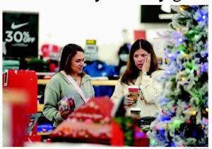 Shoppers use discounts, credit to buy holiday gifts