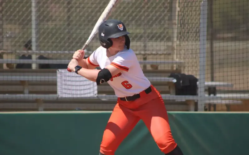 Softball Earns Afternoon Split With Oswego State