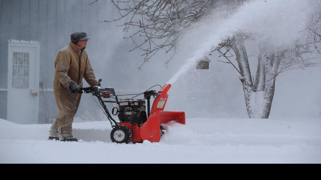 Snow Blowing Snow Could Affect Evening Commute Local News Buffalonews Com