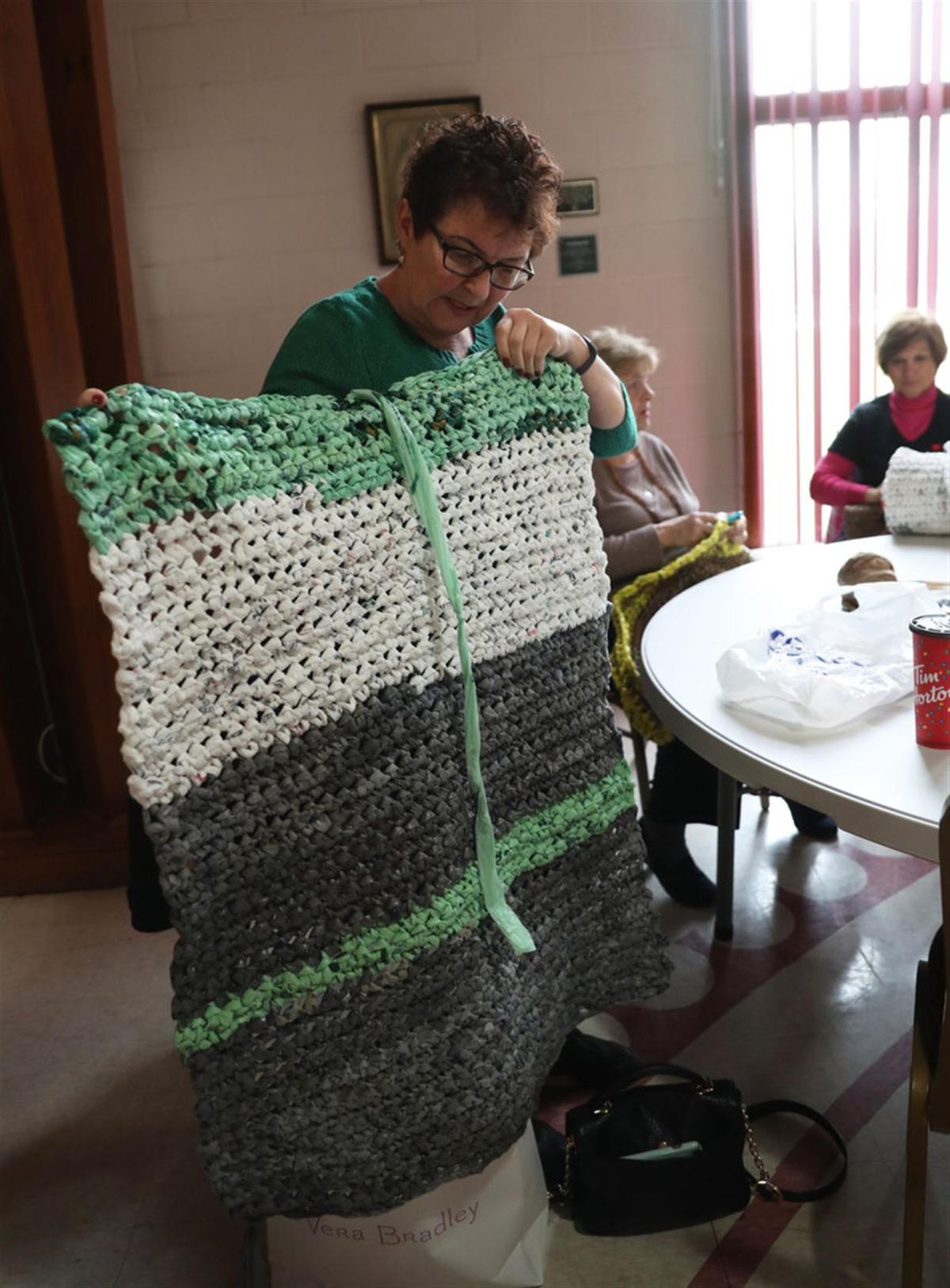 Recycling plastic bags into sleeping mats for the homeless Multimedia