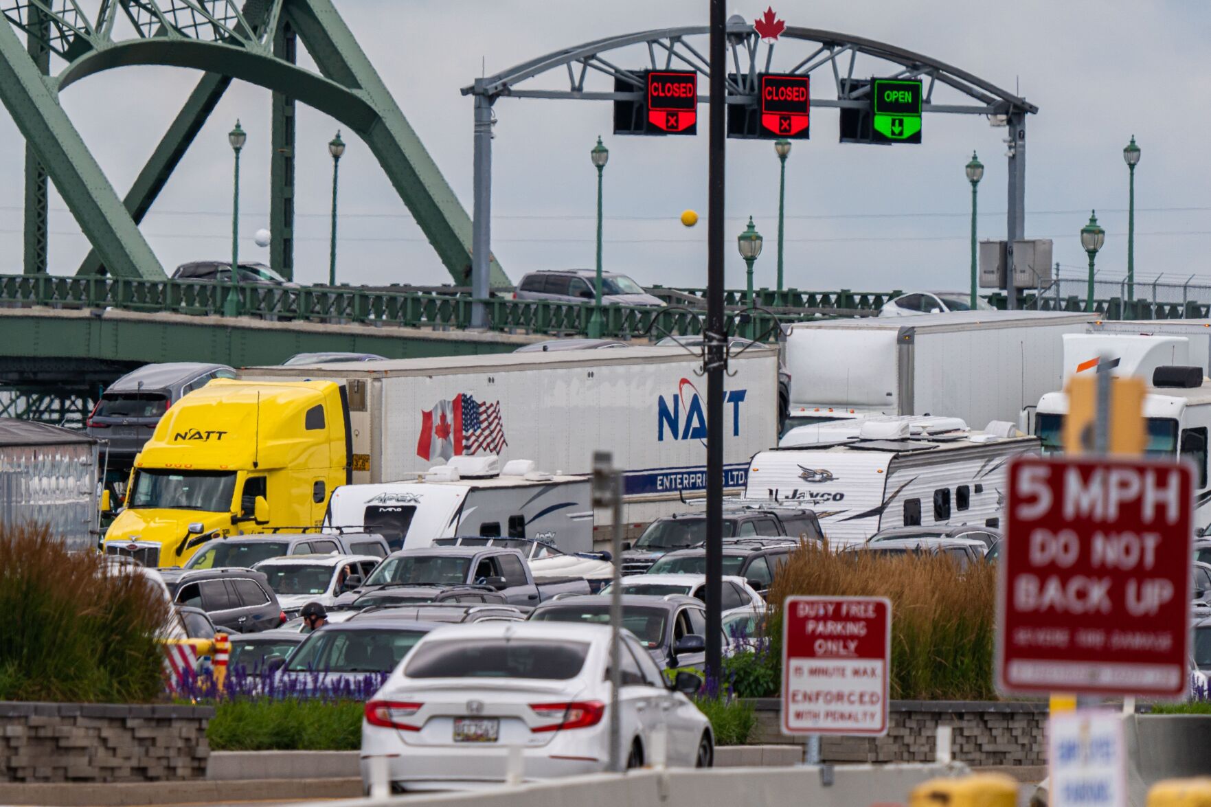 Traffic officer shortage prompt US Canada border delays