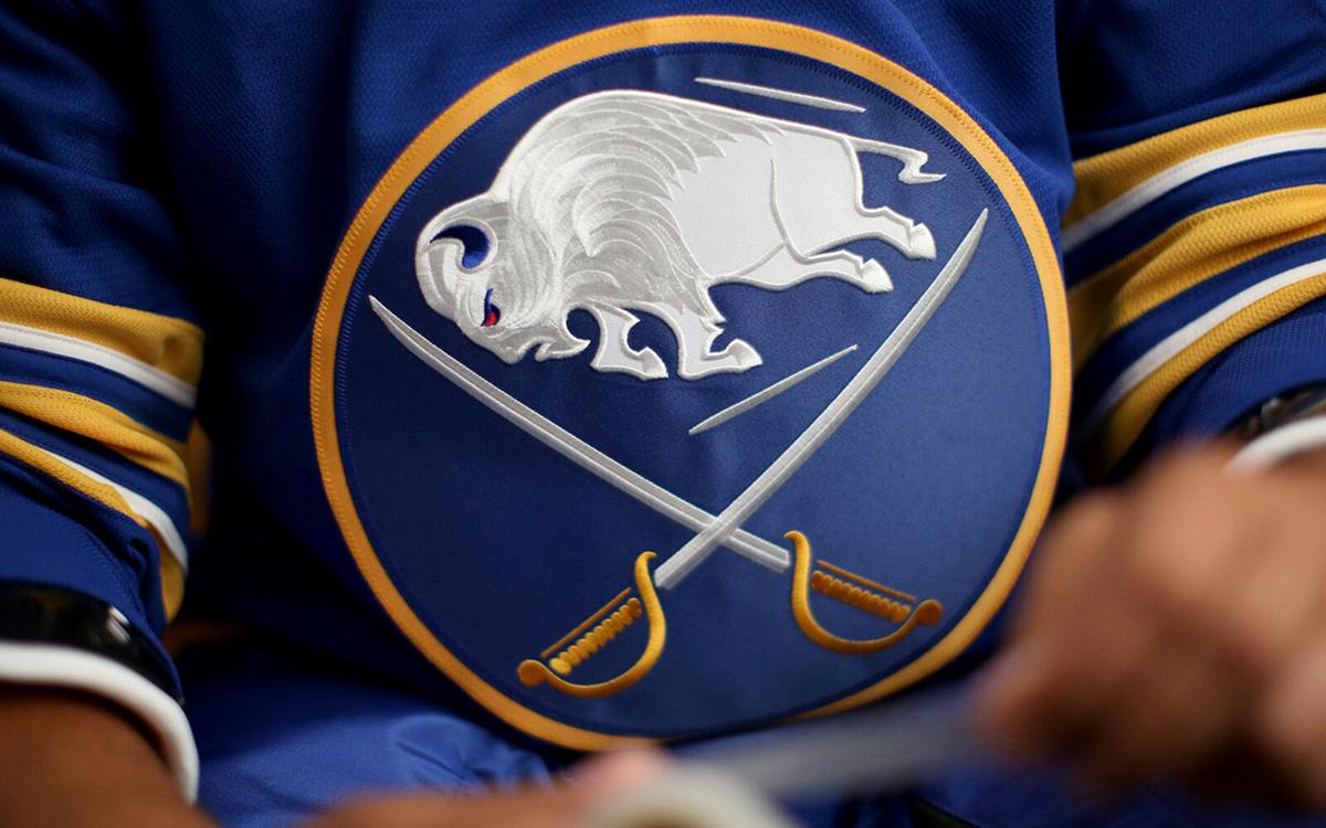 kampagne Styrke lodret Inside the long-awaited return of Sabres' royal blue and gold jerseys | Buffalo  Sabres News | buffalonews.com