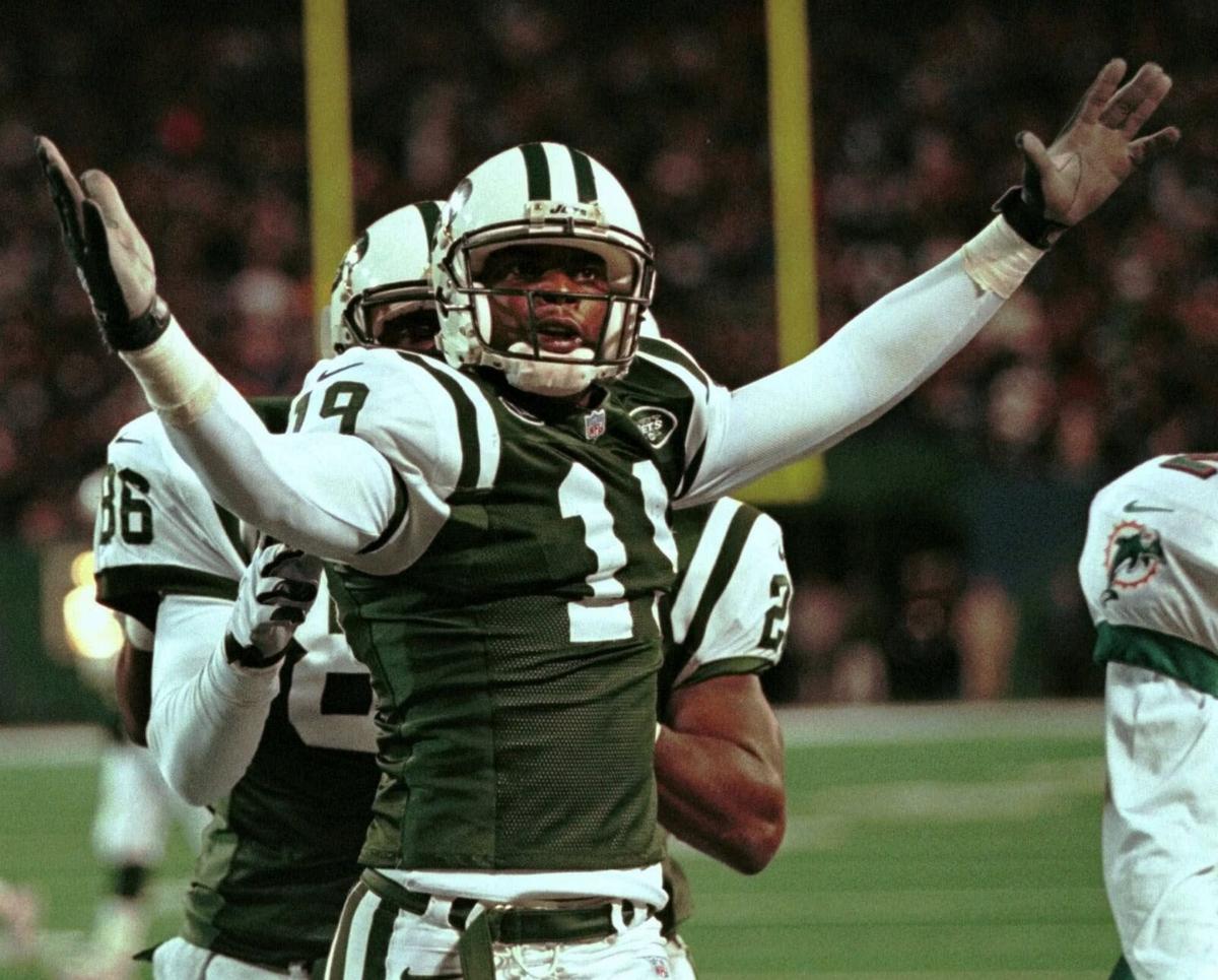 New York Jets receiver Keyshawn Johnson comes down with the ball
