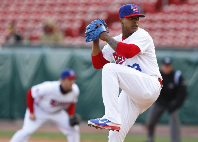 Toronto Blue Jays pitcher Marcus Stroman gives cleats away to shocked young  fan - ESPN