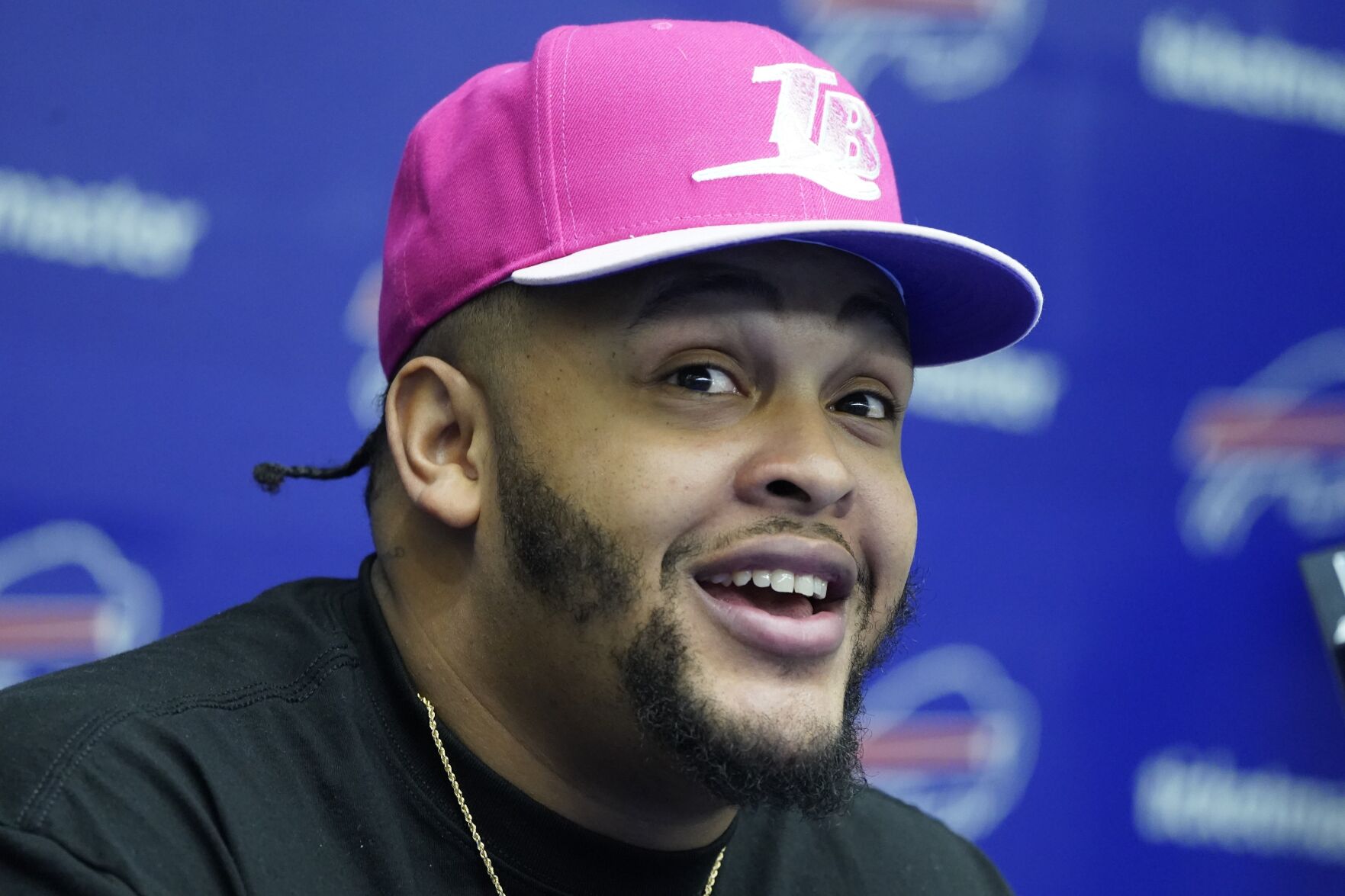 Bills' Dion Dawkins Gives Back At Payton Man Of Year Event