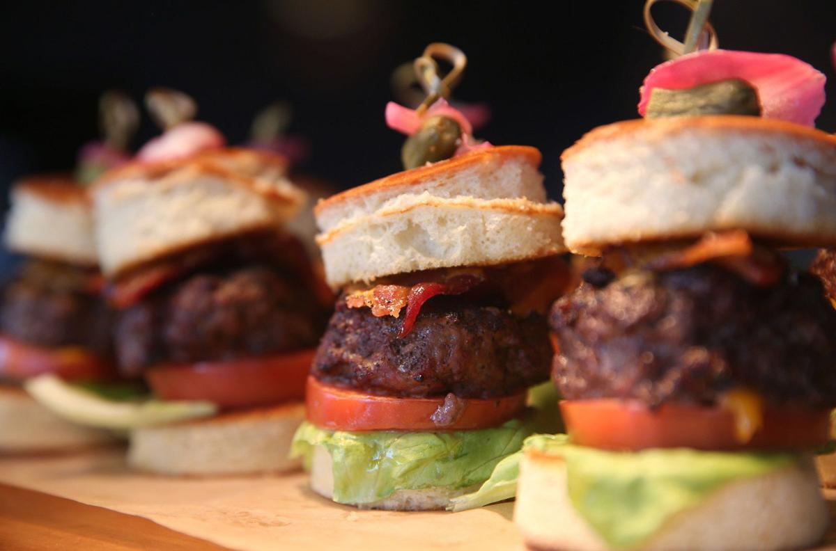 Seneca Buffalo Creek Casino S Wd Bar And Grille Shows Flair Dining Buffalonews Com