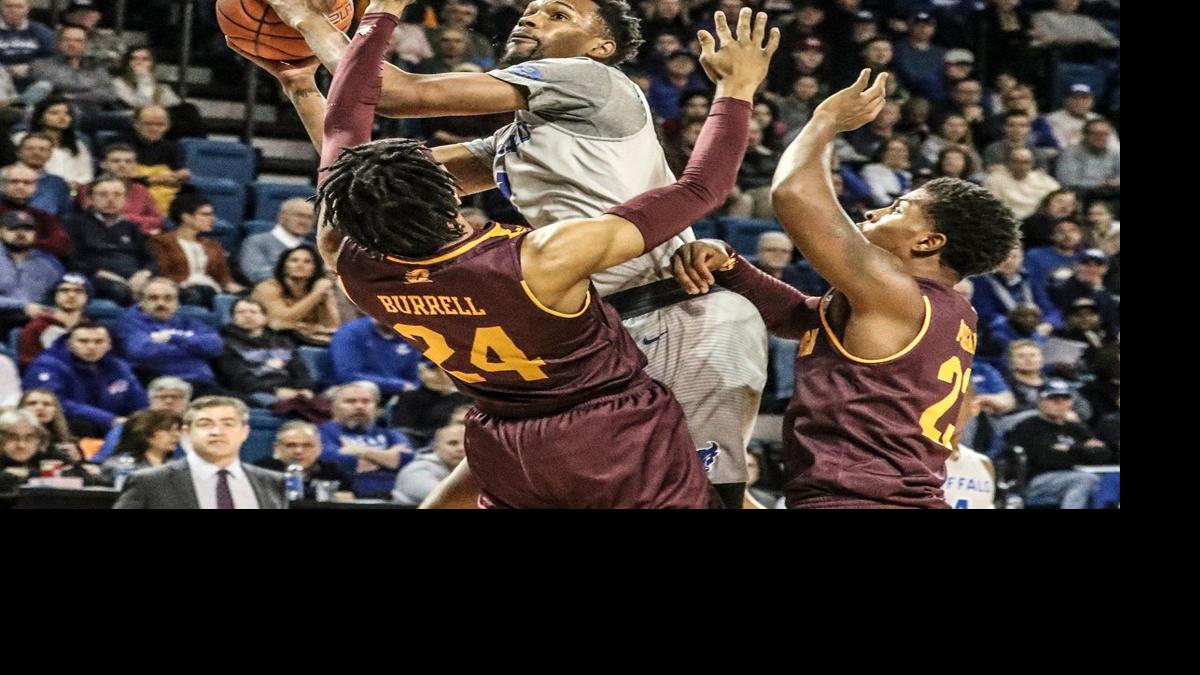 Ub Men S Basketball Rallies From 18 Point Deficit To Beat Central