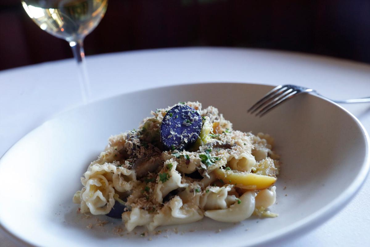At Oliver S Reassurance That Fine Dining Lives On Restaurants Buffalonews Com