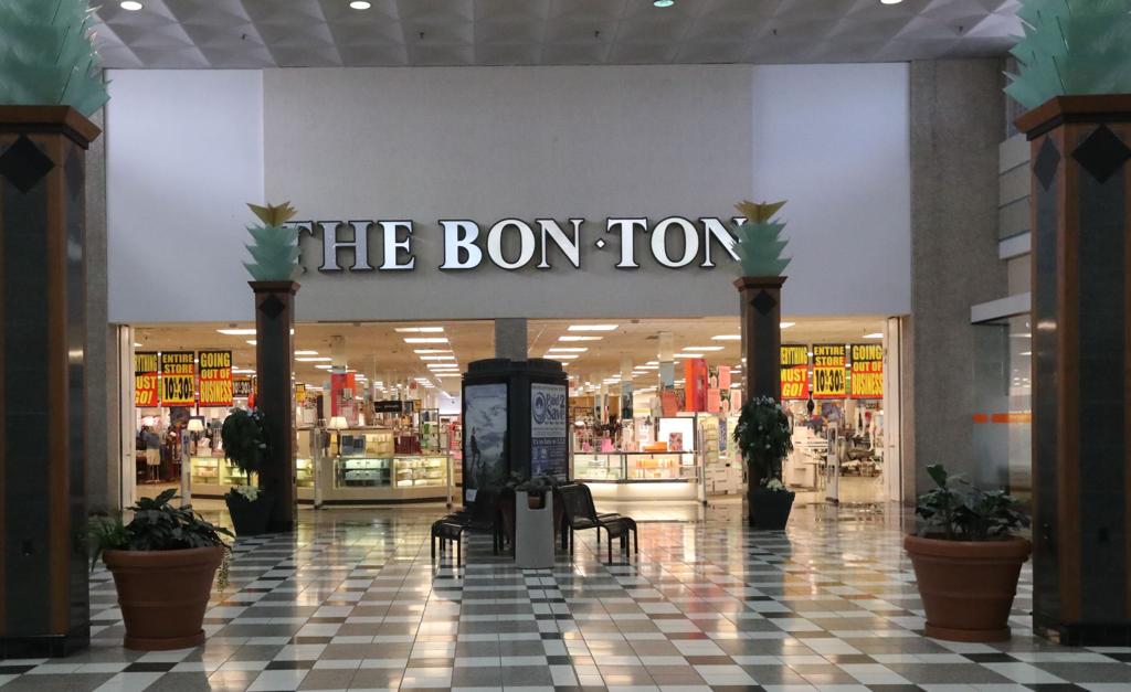 Loss Of Bon Ton Leaves Area Malls With More Empty Space To Fill Business Local Buffalonews Com