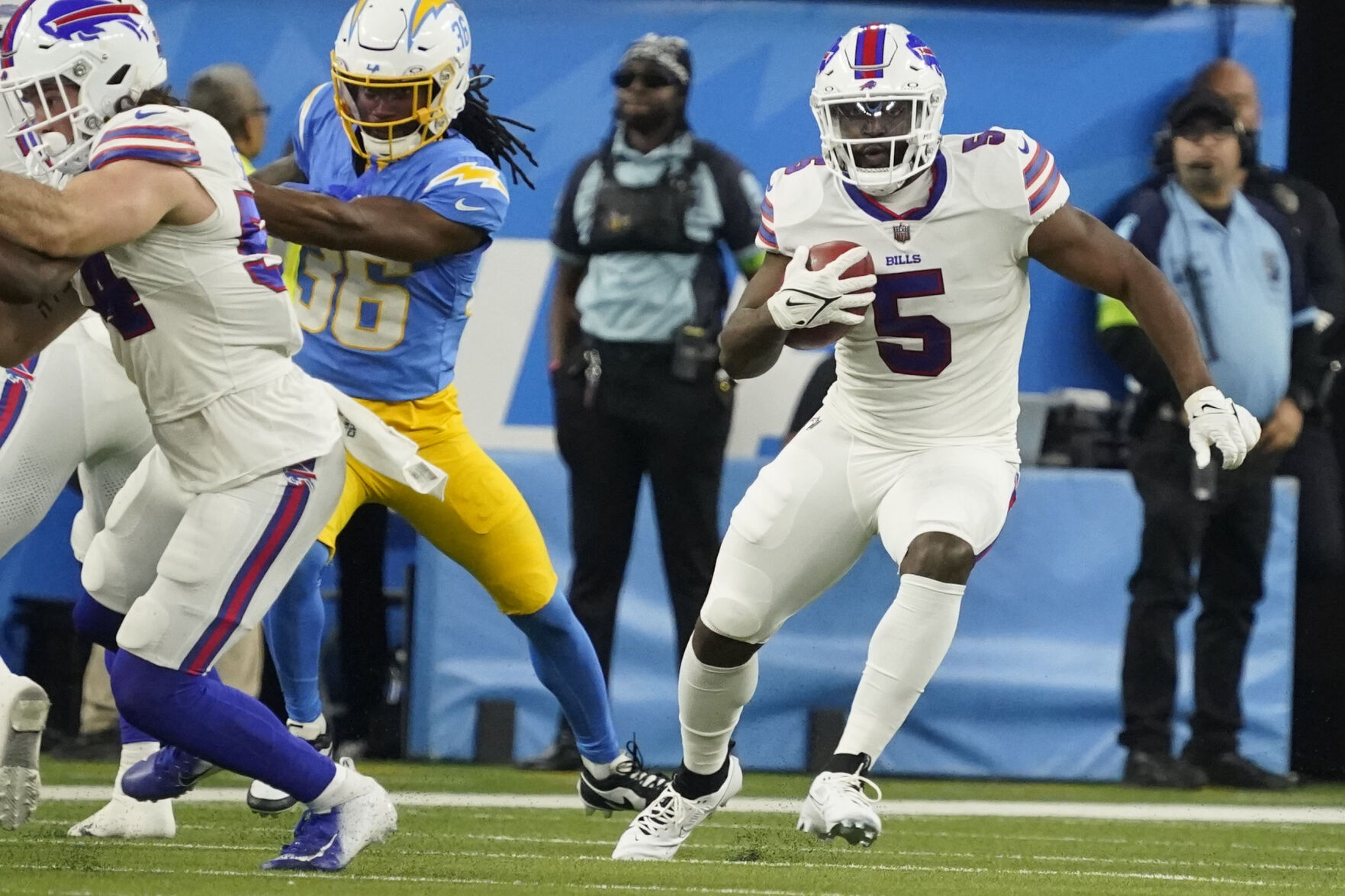 Buffalo Bills Elevate RB Leonard Fournette To Active Roster