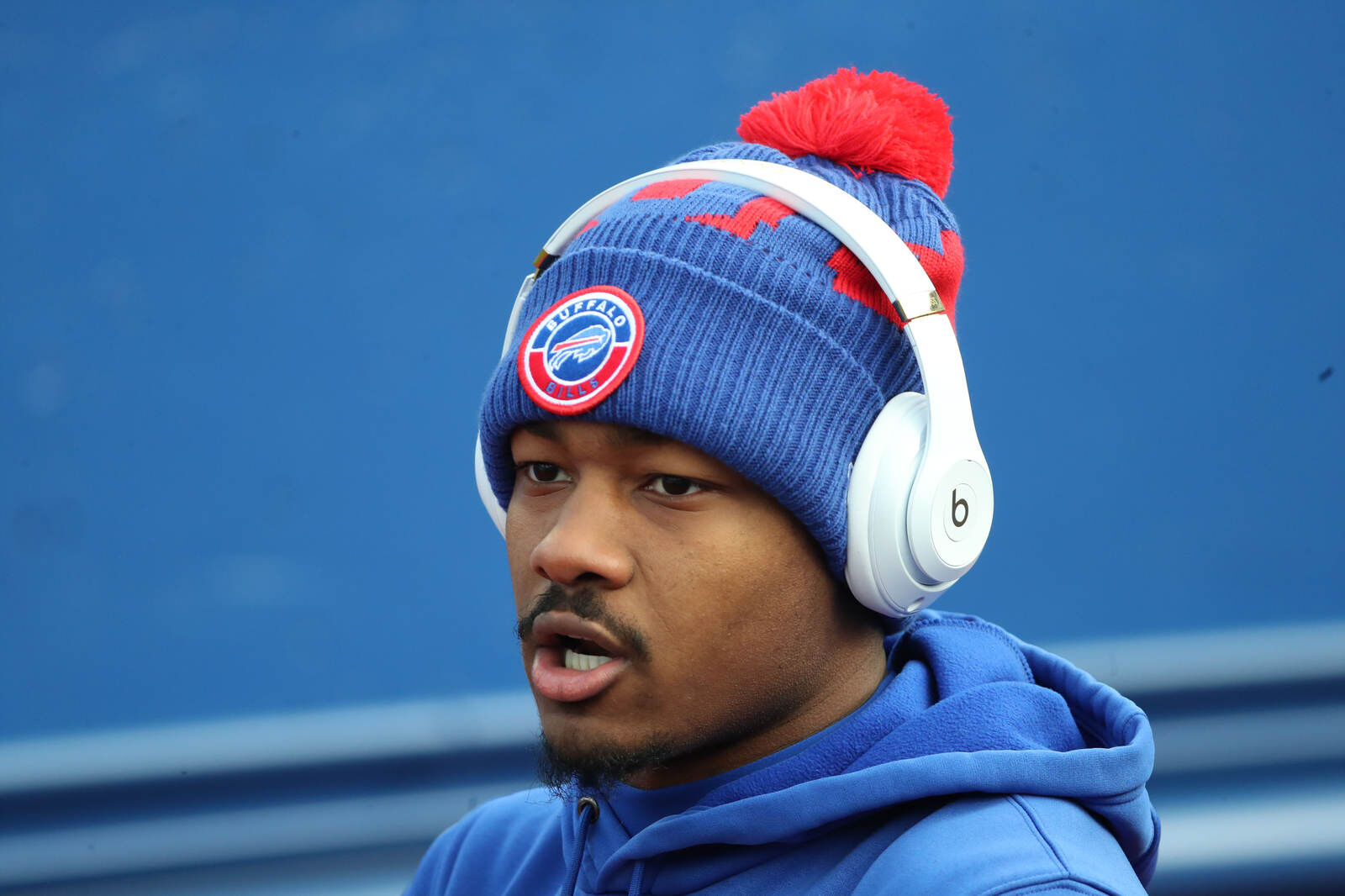 Bills' Stefon Diggs has pregame catch 