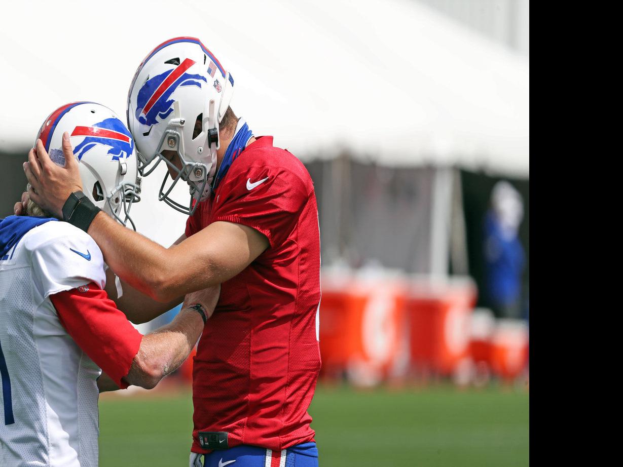 Why Bills Aren T Wearing Recommended Covid 19 Face Shield Buffalo Bills News Nfl Buffalonews Com Buffalo altered newly acquired wideout stefon diggs' contract on tuesday, moving money up a few years in his deal, nfl stefon diggs is getting more money than anticipated to start his bills career.