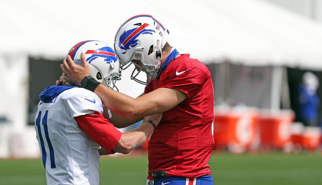 Why Bills Aren T Wearing Recommended Covid 19 Face Shield Buffalo Bills News Nfl Buffalonews Com