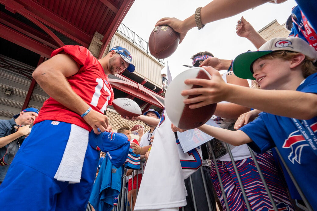 Bills Camp SIGHTS AND SOUNDS: Josh Allen being Josh Allen 