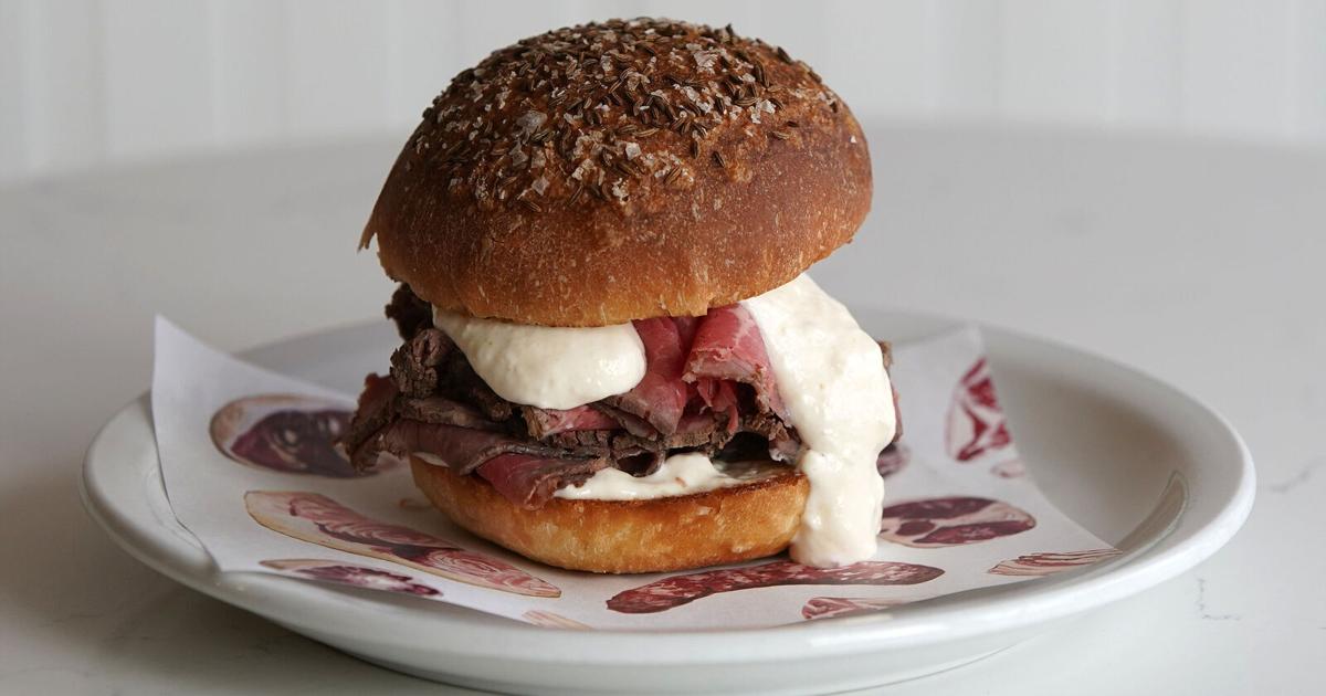 The 8 best beef on weck sandwiches in Buffalo, according to its biggest fans