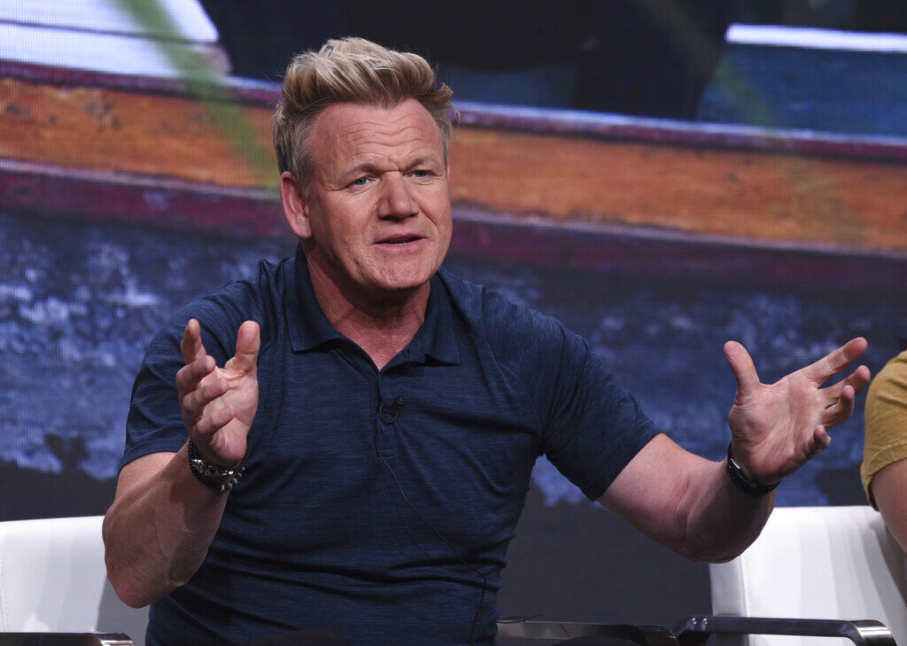 'Master Chef' contestant leads audience in 'Let's Go Buffalo' chant