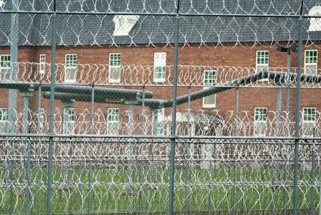 New York probes allegations of inmates beaten after prison escape