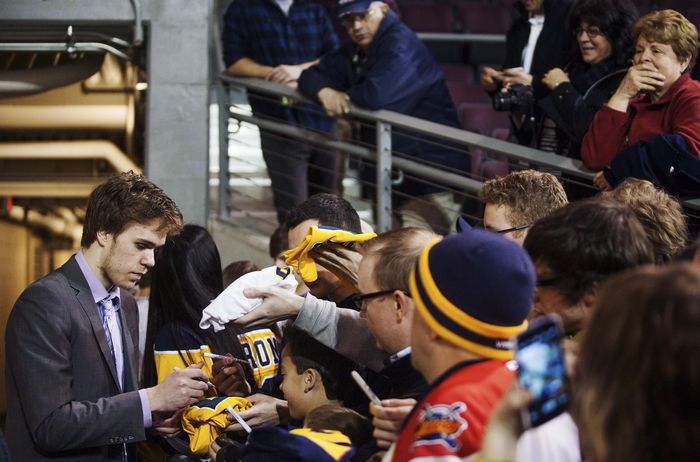 Tyler Ennis signing autographs  Buffalo sabres hockey, Hockey season,  Sabres hockey