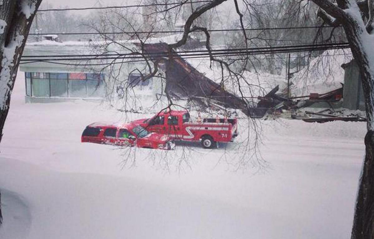 A Warning For Those Going On The Roof To Clear Snow Local News Buffalonews Com